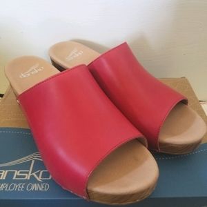 Dansko Maci Raspberry Sandal